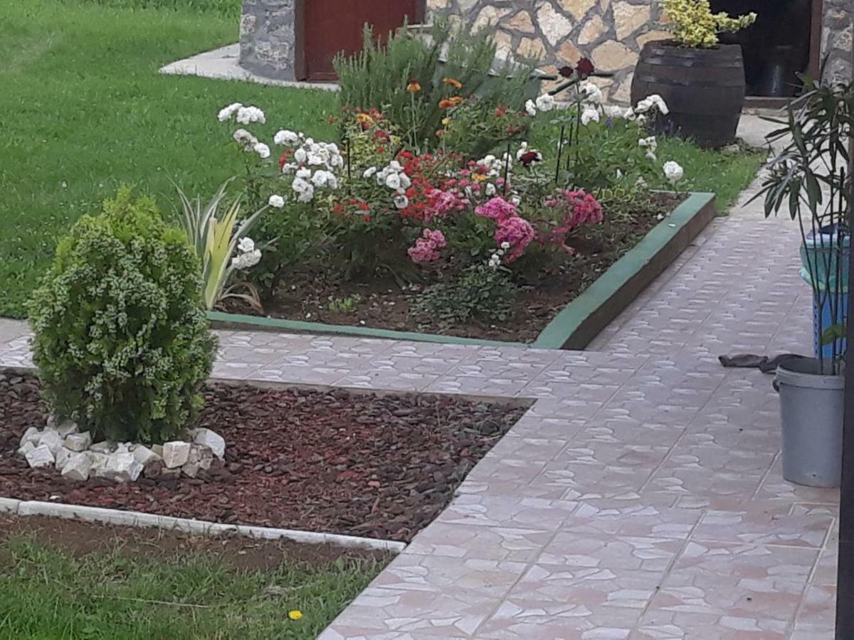 Holiday Home Stella Vrdnik Esterno foto